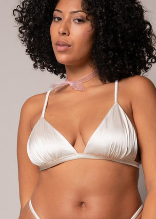 Fearlessly Soft Triangle Bralette – Weiss